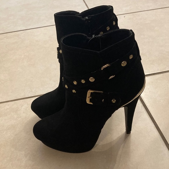 G by Guess Black Heeled Boots with Gold Accents - Picture 4 of 8